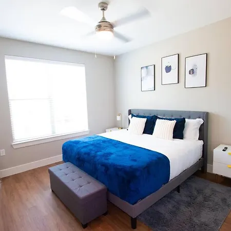 Cozy Comfort 1Bd Attached Garage Desk Pool Gym